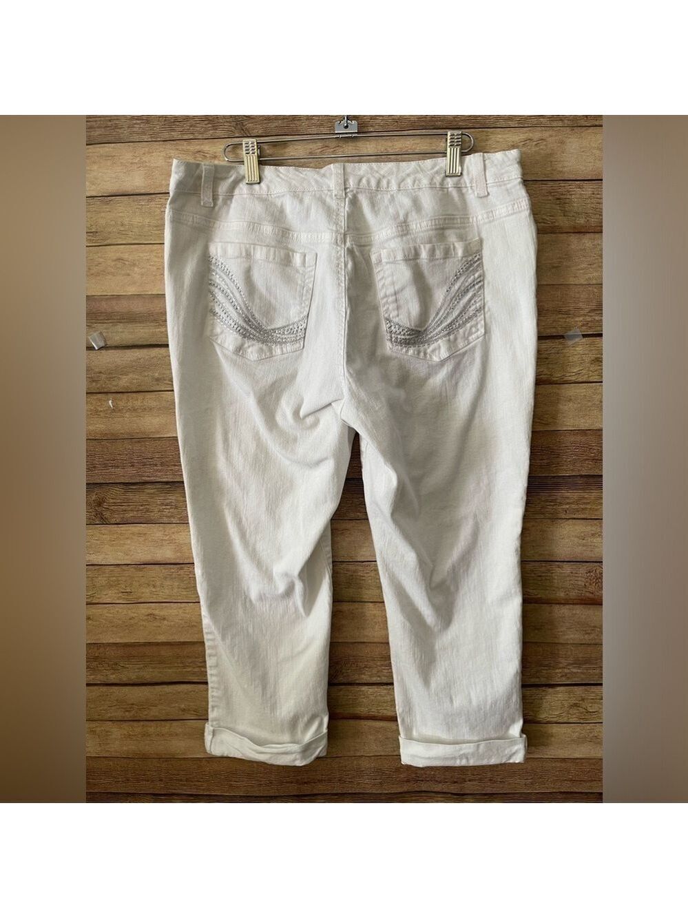 Style & Co. Women’s Denim Curvy Capri White Jeans Rhinestone Pockets Size: 10